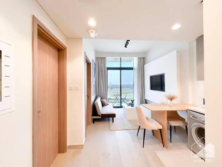 Appartement Elegant 1Br With Balcony In Azizi Riviera à Dubaï